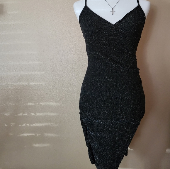 🥀 Shimmery Black Slit Dress 🥀 - Picture 3 of 11